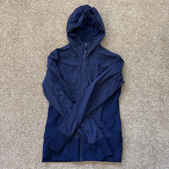 Women's Lululemon Jacket EUC - Size 10/12 - Picture 1 of 3